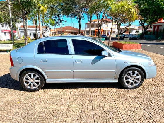 CHEVROLET ASTRA 2.0 MPFI ADVANTAGE 8V FLEX 4P MANUAL CHEVROLET ASTRA 2.0 MPFI ADVANTAGE 8V FLEX 4P MANUAL